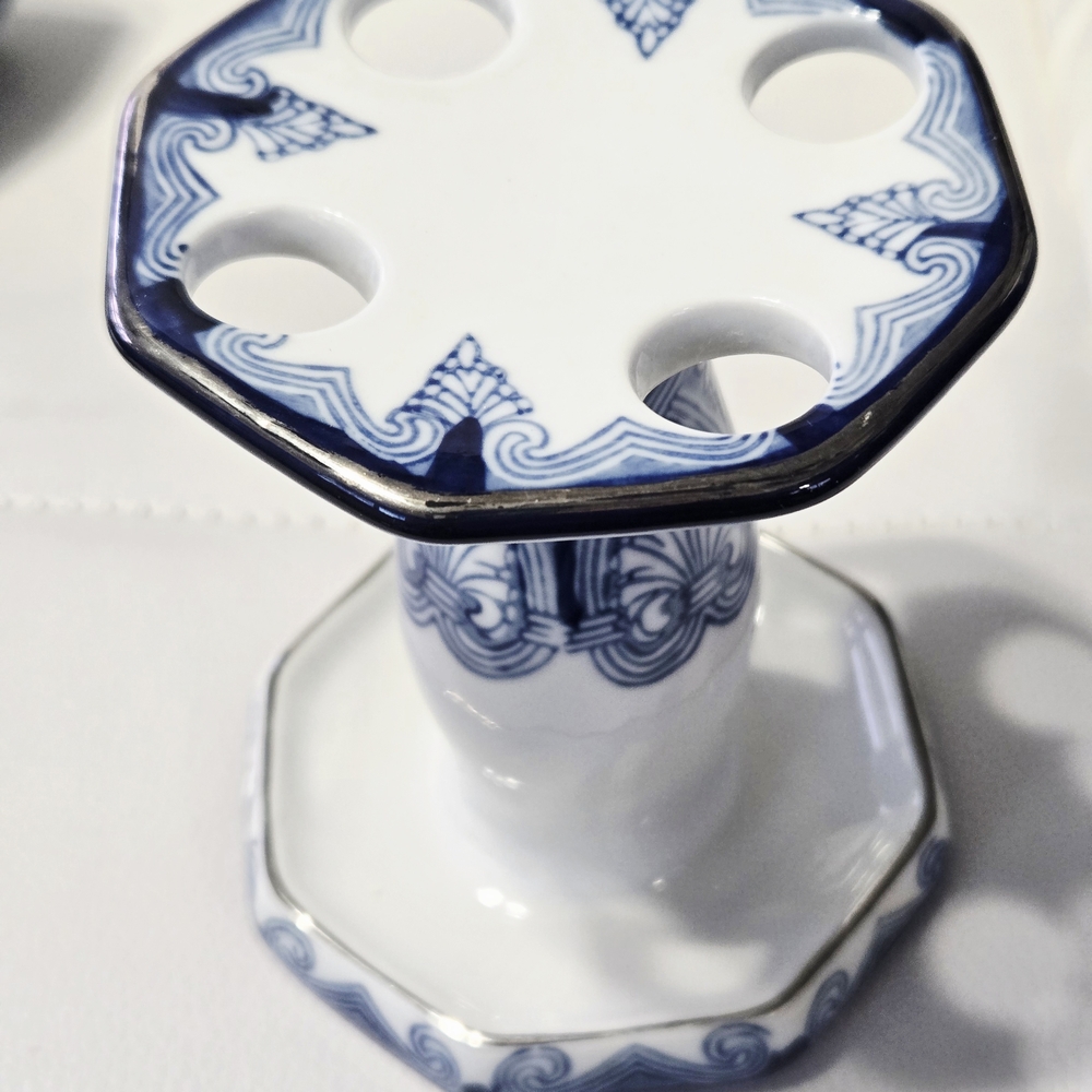 Bombay Company Vintage 3 Pieces Bathroom Accessory Set Blue and White Porcelain - Picture 3 of 6